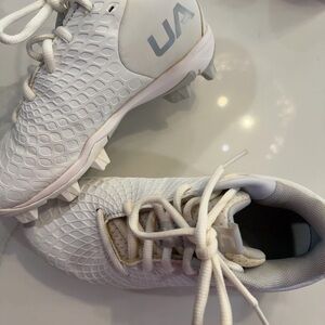 Under Armour Kids White Lace-Up Baseball/Softball Cleats